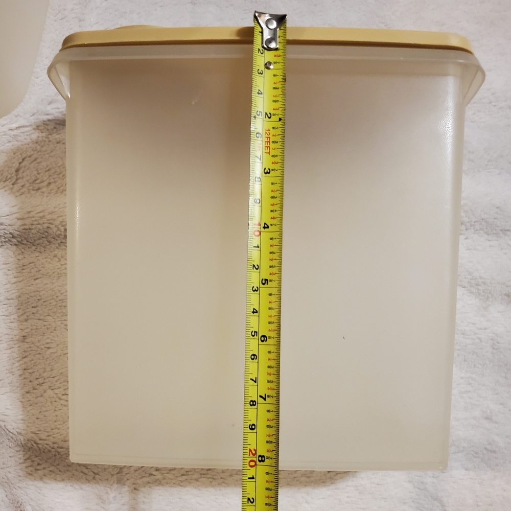 2 Tupperware Storage Containers - Picture 8 of 12